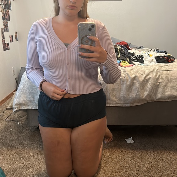 Light purple button up long cleave sweater/ cardigan size medium - Picture 4 of 5